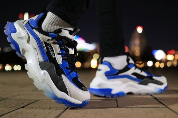 超撥水、機能性インソール、3種のクッションアウトソール、『Qengine sports Evolveスニーカー』　Makuakeにて7月11日まで先行販売中！