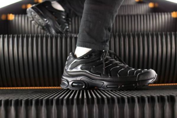 超撥水、機能性インソール、3種のクッションアウトソール、『Qengine sports Evolveスニーカー』　Makuakeにて7月11日まで先行販売中！