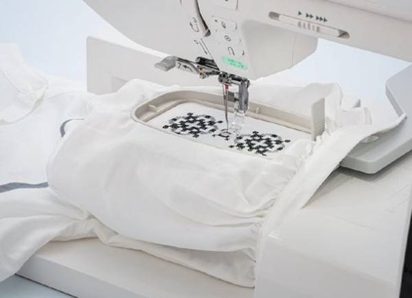 やさしい操作性と縫いやすさを重視し、美しい刺しゅう縫いを1台で実現したコンピュータミシン「Hyper Craft 930」を新発売