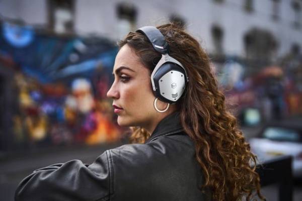 サウンドとデザインがDJに人気の「V-MODA」からワイヤレスヘッドホン2機種を発売