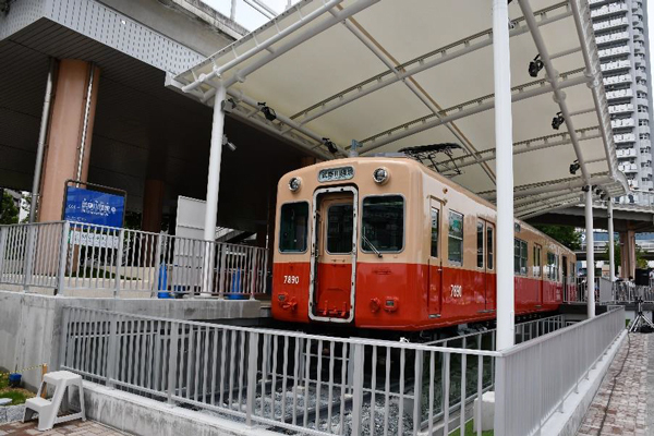 UR武庫川団地で、武庫川女子大学生活環境学部の学生によるイベント「赤胴車 灯（あかり）工房 」 、「ナイトピクニック」を7/2（土） 、9（土）に開催！～赤胴車設置1周年を記念して、地域の方々と一緒に作った「あかり」で赤胴車を灯します～