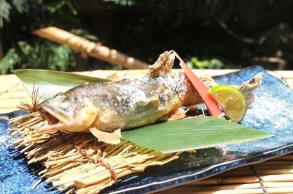 京都の観光名所、錦市場にて創業大正十年の牡蠣専門店「錦・だいやす」が7月13日リニューアルオープン