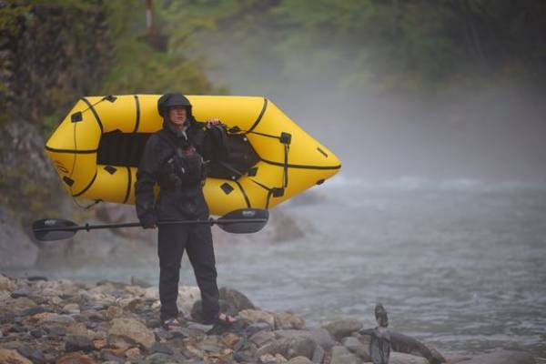猛暑にぴったりな新しい川遊び　簡単・軽い・丈夫の三拍子な持ち運べるイカダ「パックラフト」ツアーを7月1日から開始