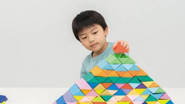 全国の親子に大人気の“おりがみ先生”の「魔法の折り紙さんすう教室」体験者10万人を突破！