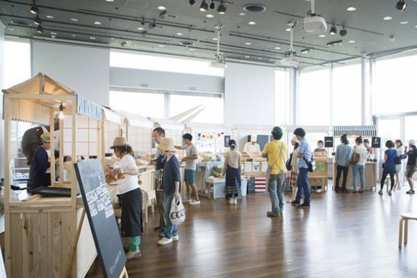 海洋汚染問題と向き合う『PORTRUNKS』“海をたすけるBAG”が横浜港 ZOU-SUN-MARCHE初出店