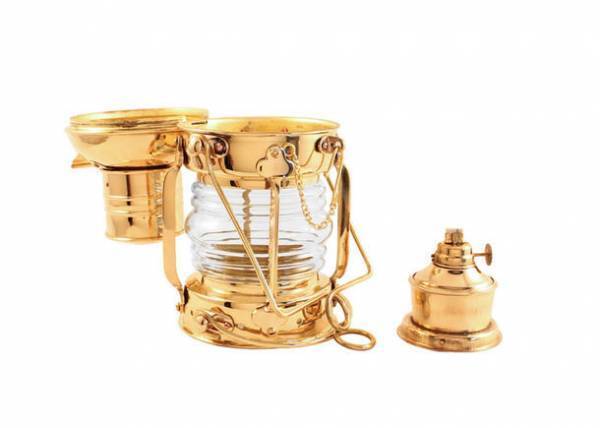 米国バーモント州発！真鍮製のオシャレで本格派のオイルランタン『Vermont Lanterns バーモントランタン』　全国のアウトドア専門店・自社ECサイトにて販売中