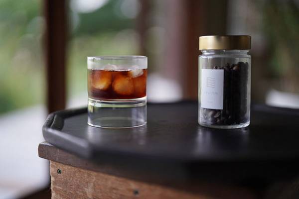 チャンネル登録者数34万人突破「暮らし系」YouTuberがデザインする、オリジナルコーヒー「rhythm(リズム)」が2022年6月30日21時発売。