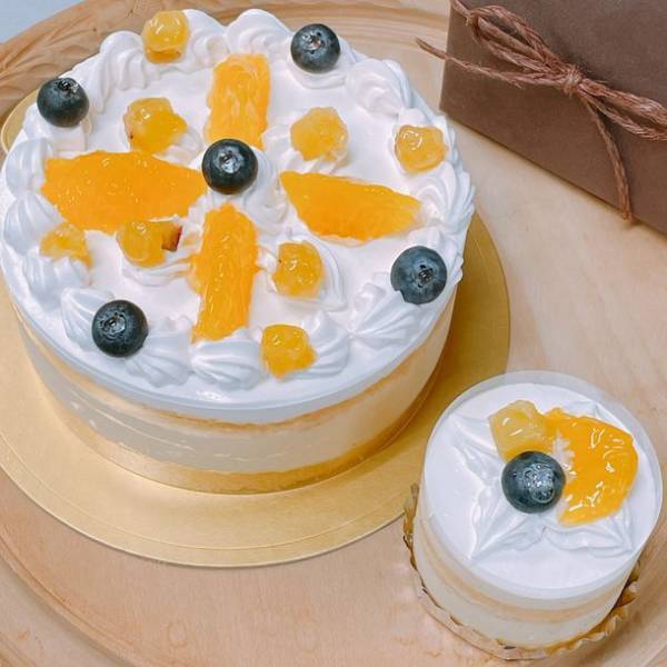 ペットと人が一緒にお祝いができるペット用写真ケーキ『With Pet!』が6月26日よりMakuakeにて先行販売開始　栄養や健康にも精通したフランス国家取得のパティシエがつくる