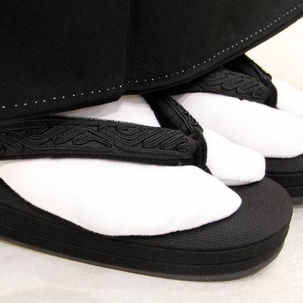 岩佐×人気のYoutuber きものすなお のコラボ開発　「冠婚葬祭に使用できるコード刺繍シリーズ」を発売