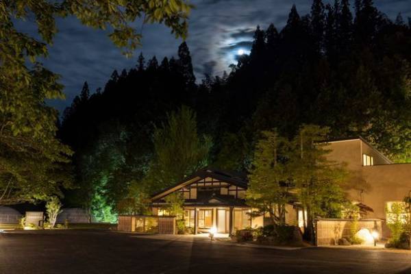 日本一の星空の下で、ミシュラン一つ星店監修の囲炉裏料理が味わえる純和風旅館　『天然温泉 阿智 星降りの宿 やま星』2022年7月17日(日)グランドオープン　