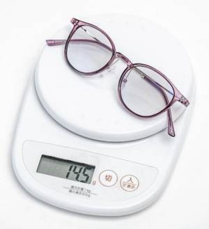 女子開プロデュース！手元が見やすいルーペ付き　近くも遠くもそのまま使用できるサングラス「Triploupe」が発売