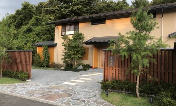 都心から約90分　1日3組限定、全室プライベート型和モダン料理旅館　忍野八海「木花館」公式ホームページの予約開始　～公式ホームページからのご予約が最安値です～