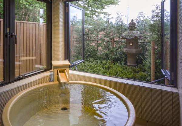 都心から約90分　1日3組限定、全室プライベート型和モダン料理旅館　忍野八海「木花館」公式ホームページの予約開始　～公式ホームページからのご予約が最安値です～