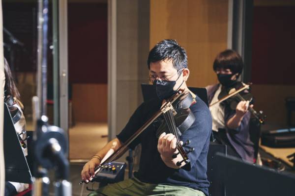 世界初！カーボン製弦楽器を用いたオケコンテンツ制作提供開始　木製楽器とのハイブリッド使用も選択肢に