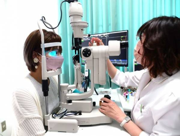 【実験】夏は「角膜の傷リスク」の高いシーンが多い！？ハンディ扇風機で短時間でも涙が蒸発、「角膜の傷リスク」が高まっていることが明らかに　夏のアイケアを眼科医有田 玲子先生がご紹介