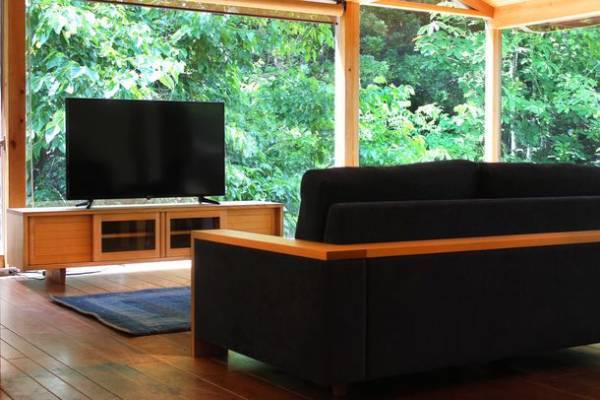 飛騨高山の木工房・オークヴィレッジ　新作『テレビボード』を2022年8月1日(月)に発売