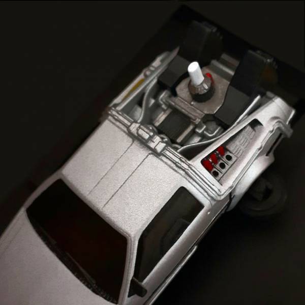 新たなイメージ画像を公開！8月発売予定、磁力浮上するフィギュア・フローティングモデル／バック・トゥ・ザ・フューチャーPartII　デロリアン・タイムマシーン