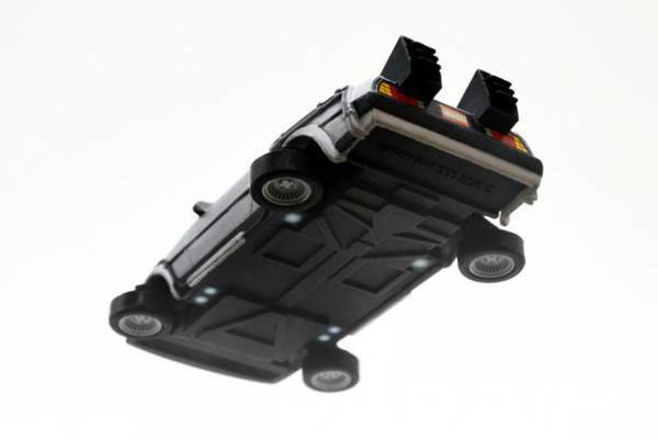 新たなイメージ画像を公開！8月発売予定、磁力浮上するフィギュア・フローティングモデル／バック・トゥ・ザ・フューチャーPartII　デロリアン・タイムマシーン