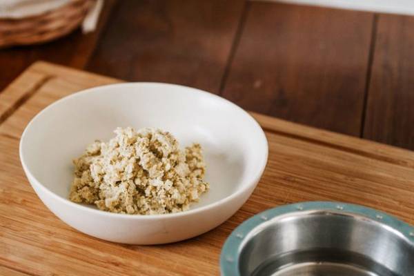 おなかの弱い愛犬のための低脂質フード『低脂質チキン・ケア』を7月4日に販売開始