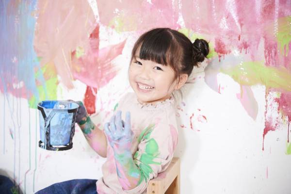 ウォールペイントできるフォトスタジオ「SOYLABO！」が「カラフルサマーキャンペーン」を7月16日より開始！～夏休みは家族でウォールペイント！～