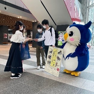 明治大学博物館が企画展開催に合わせ三昧塚（さんまいづか）古墳発掘カレーを販売～学生が考案！“見て・食べて、楽しい”新メニュー～