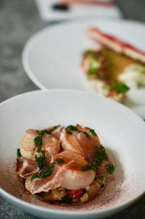 ラグジュアリーホテル「雪ニセコ」、8月12日プレオープン　約900平米のエリアにあるダイニング＆ラウンジバーが営業開始　北海道の味覚を存分に楽しめる空間