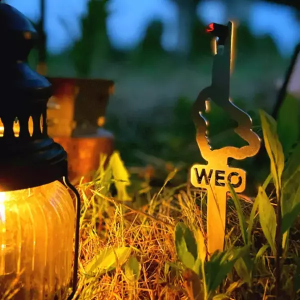 夏のアウトドアに役立つ“地面に挿す蚊取り線香台”「WEOかとり台」を7/7から販売開始　～創業48年の板金屋による新たな挑戦～