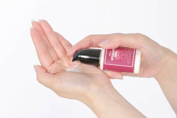 水は一滴も入れない、オーガニック厳選原液のみを使用　美容液「オーガニック　デコルテセラム」を発売