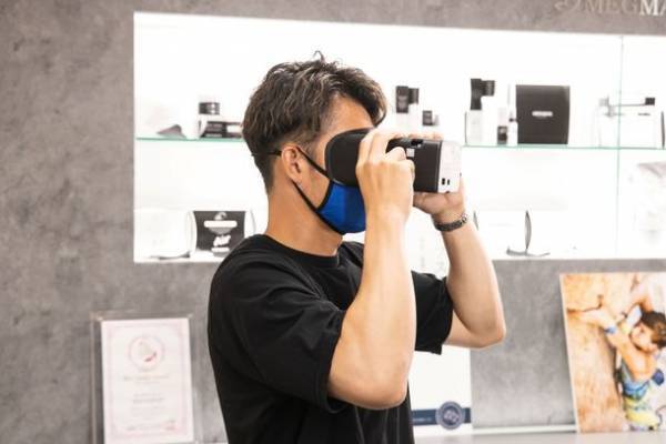 元阪神選手の鳥谷 敬が荒木 郁也のセカンドキャリア発表会を激励！アスリートのボディやメンタルケアについて対談し最新IoT機器「AiLive」を通して神経年齢の計測も実施