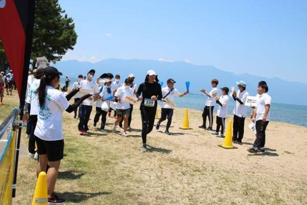びわこ成蹊スポーツ大学の学生たちが7月2日に開催された「第2回LAKE BIWA TRIATHLON IN MORIYAMA」に大会実行委員や大会ボランティアとして参加しました
