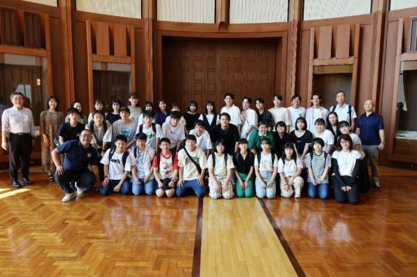 明治大学政治経済学部奥山雅之ゼミナールが愛知県南知多町立日間賀中学校と「大学生・中学生合同ゼミ」を開催~テーマは「日間賀島の地域産業論」~