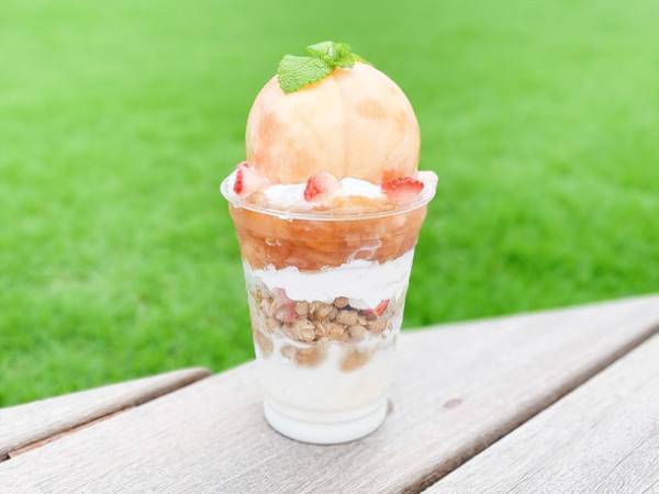 夏にぴったり！ひんやり、果実まるごとスイーツ！フルーツ王国岡山・農園カフェ湯郷で7月16日(土)よりまるごと白桃パフェ＆まるごといちごミルクフラッペ新登場