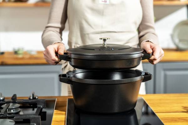 仏鋳物ホーロー鍋ストウブ　「スタッカブルココット 3pcsセット」を発売