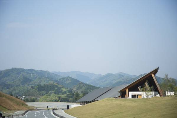 東海エリア地元情報メディア『KELLY』が三重県多気町にある、日本最大級の商業リゾート施設を徹底取材！完全保存版MOOK『旅するVISON』を2022年7月21日(木)に発行