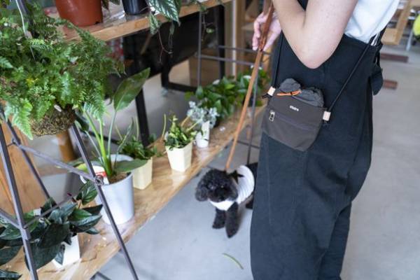 スマホだけじゃない！カバンいらずの収納革命！これ1つでラクラク手ぶら外出【6ルームネックポーチ】がMakuakeにて7/13プロジェクト開始！公開初日で600％以上達成