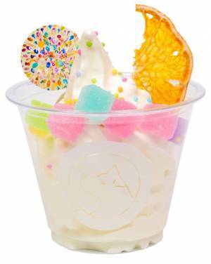 渋谷のNEW“映え”スポット！！ハチのふるさと秋田を描いたフラワーアートが大好評　渋谷に咲く大輪の花をバックに、秋田杉の忠犬ハチ公をパシャリ！