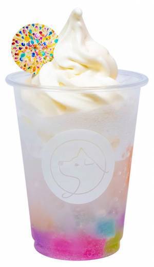 渋谷のNEW“映え”スポット！！ハチのふるさと秋田を描いたフラワーアートが大好評　渋谷に咲く大輪の花をバックに、秋田杉の忠犬ハチ公をパシャリ！