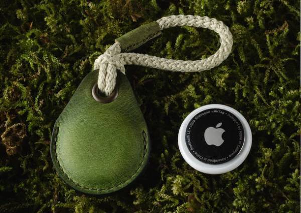 ミニウォレットとAirTagケースの新色「アルパイングリーン」が販売開始　楽天市場限定の10％OFFクーポンを配布中