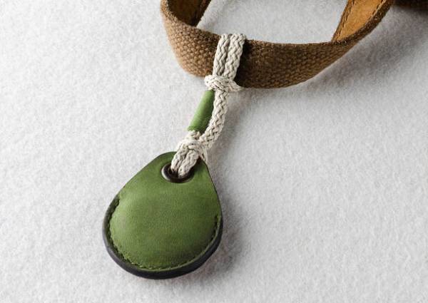 ミニウォレットとAirTagケースの新色「アルパイングリーン」が販売開始　楽天市場限定の10％OFFクーポンを配布中