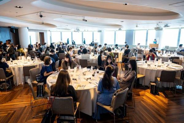 スペシャルゲスト・平子 理沙さんによるトークショー開催！エステプロ・ラボ　お客様感謝祭