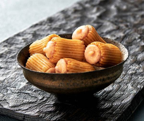 TVアニメ「キングダム」・やまや　キングダムコラボデザイン缶　めんたいチーズおかき　「信」・「王騎」2種、8月10日発売！