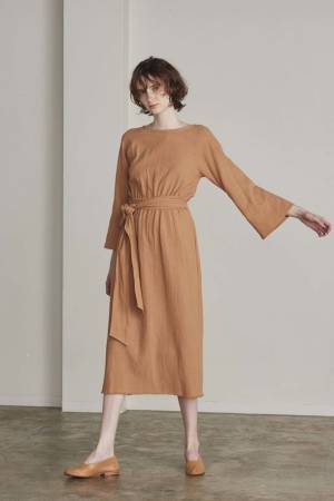 サスティナブル・ブランド「WALANCE」にココナッツ染めを施したアイテムが登場　―穏やかで優しいピンク―