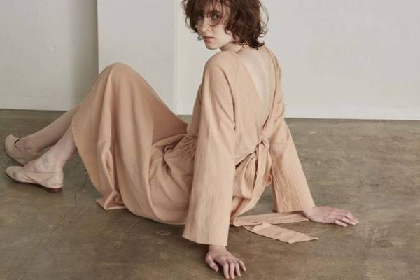 サスティナブル・ブランド「WALANCE」にココナッツ染めを施したアイテムが登場　―穏やかで優しいピンク―