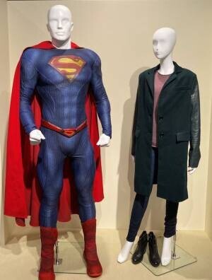 DCヒーロー「スーパーマン」新TVシリーズの衣装を日本初公開　今度のスーパーマンは、双子の父親！地球を守り家族も救え！「スーパーマン＆ロイス」　7月15日(金)から、渋谷スクランブルスクエアで衣装展示が決定
