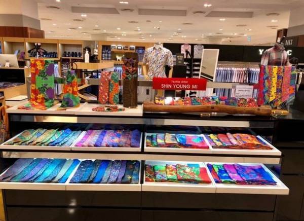 純粋美術とテキスタイルデザインを組み合わせた韓流アーティストブランド「シン・ヨンミ」日本初進出