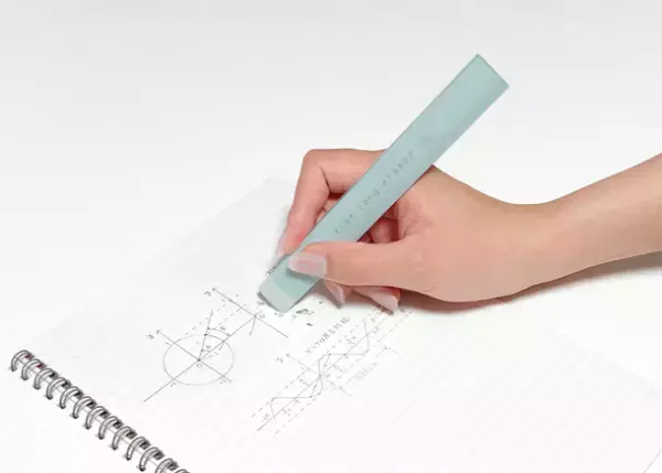 フラット形状消しゴム『フラットロングイレイサー』7月下旬発売　かさばらずに収納でき、広い面から細かい面までかしこく使える！