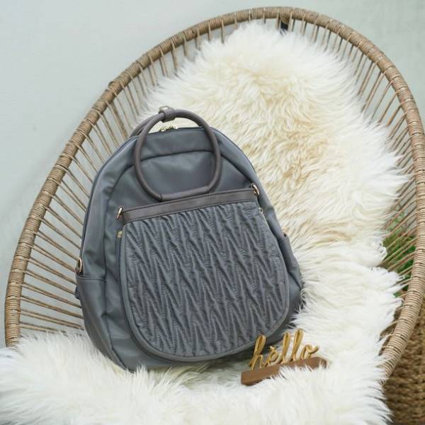 ママの「バッグの2個持ち」に関する実態調査を実施　バッグの2個持ちのお悩みを解消する画期的マザーズバッグが話題