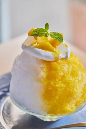 ビタミンEと食物繊維たっぷりのアーモンドミルクで、おいしく夏を楽しもう！SNSで話題の2店舗とコラボ！「アーモンド効果」を使った「カレーバインミー」「かき氷」を発売