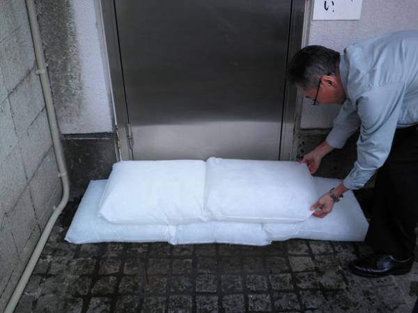 吸水時間が四分の一に！水害に備える「吸水バッグ ウォーターキャッチ」リニューアル！