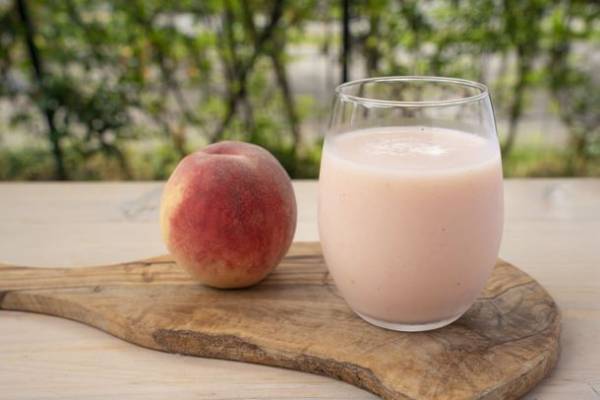 たまご専門店 TAMAGOYA　毎年大好評の旬の桃を使った季節限定パンケーキが登場